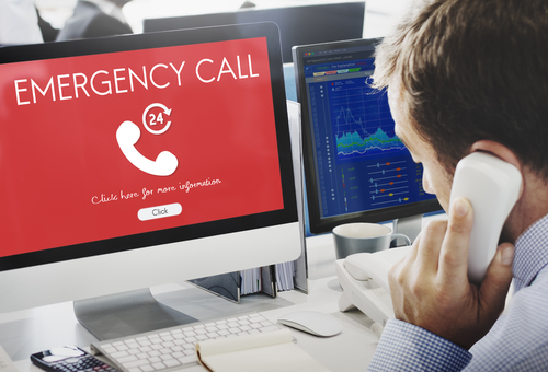 emergency call operator looks at computer screen